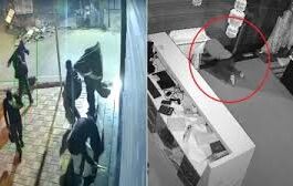 चादर ओढ़कर आए 6 चोर, कपड़ा शोरूम का शटर उखाड़ अंदर घुसे, CCTV में फंस गए